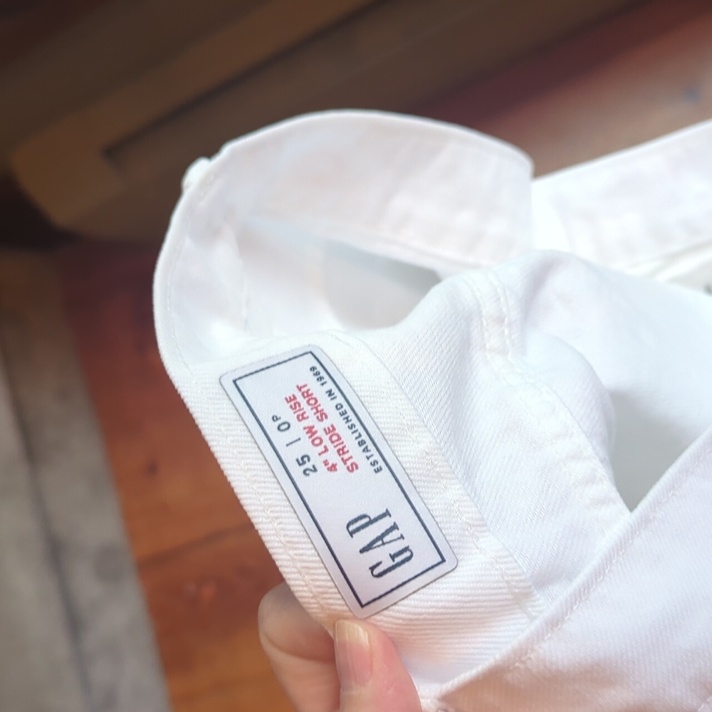 NWT GAP Low Rise Jean Shorts - Picture 5 of 5